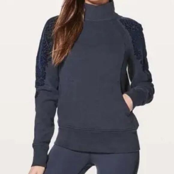 Lululemon floral flocked back zip pullover front pocket navy blue size 6 - Picture 10 of 11
